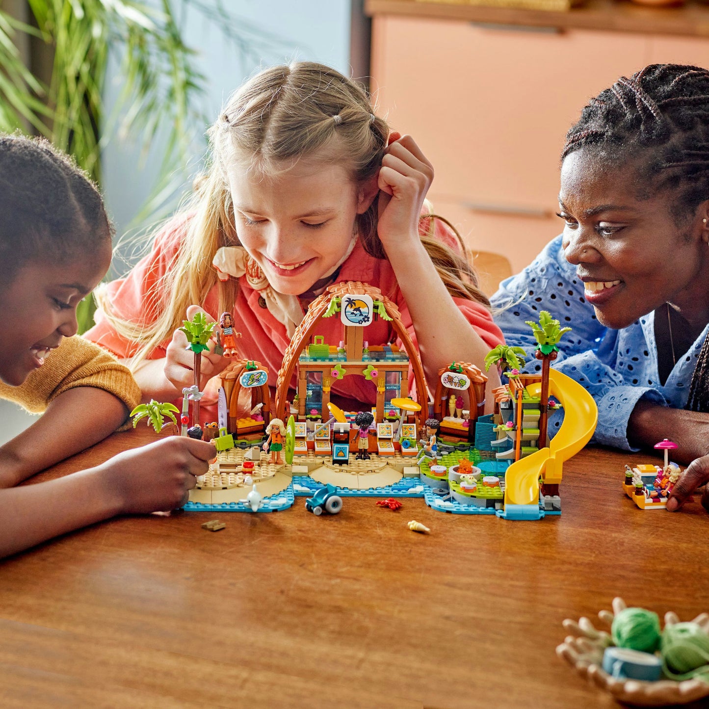 LEGO friends 42673 familie vakantie strandresort