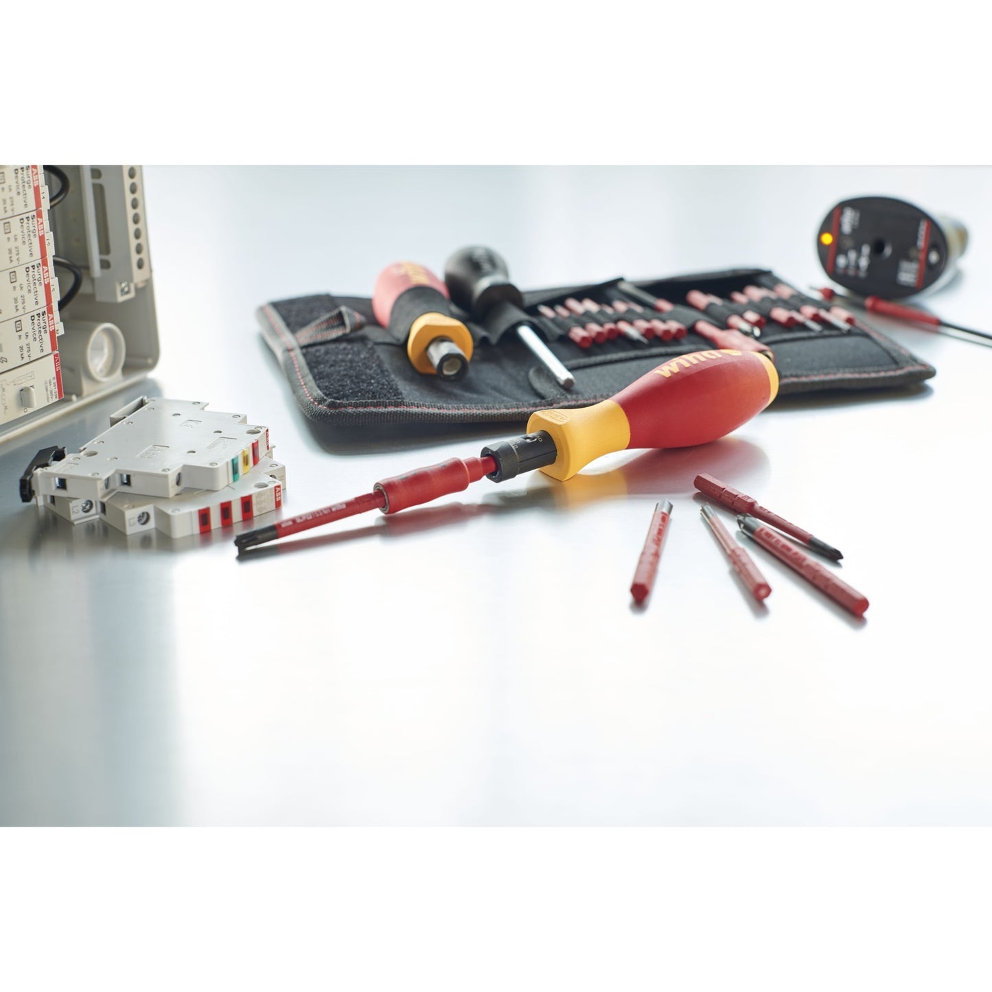 Wiha momentschroevendraaierset torquevario-s electric (rood geel, 14-delig, 0,8 - 5 nm)