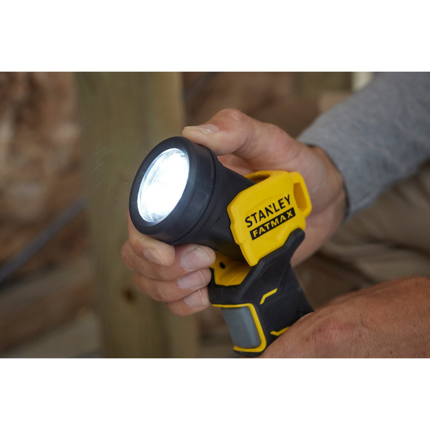 Stanley fatmax v20 18v led lamp met draaibare kop werklamp (geel zwart, accu en oplader niet inbegrepen)