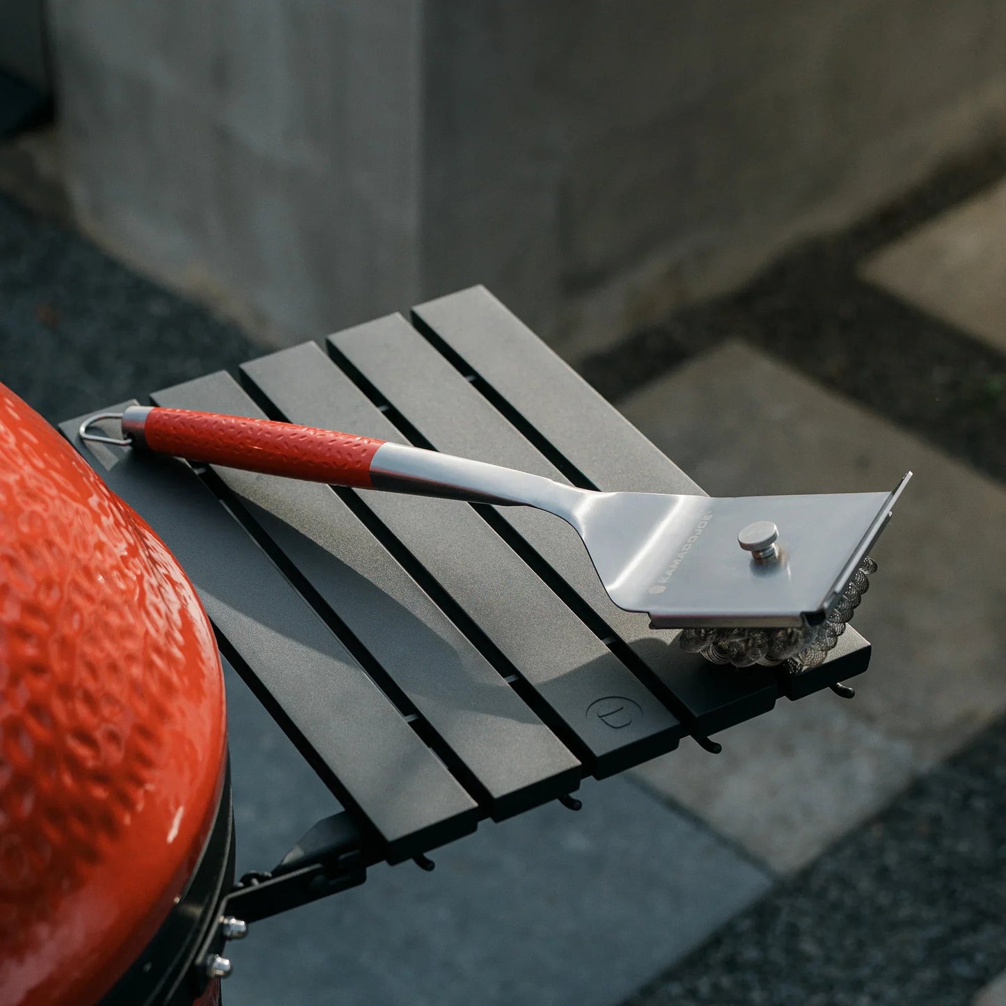 Kamado Joe krafted stalen grillborstel grillreinigingsborstel (rood)
