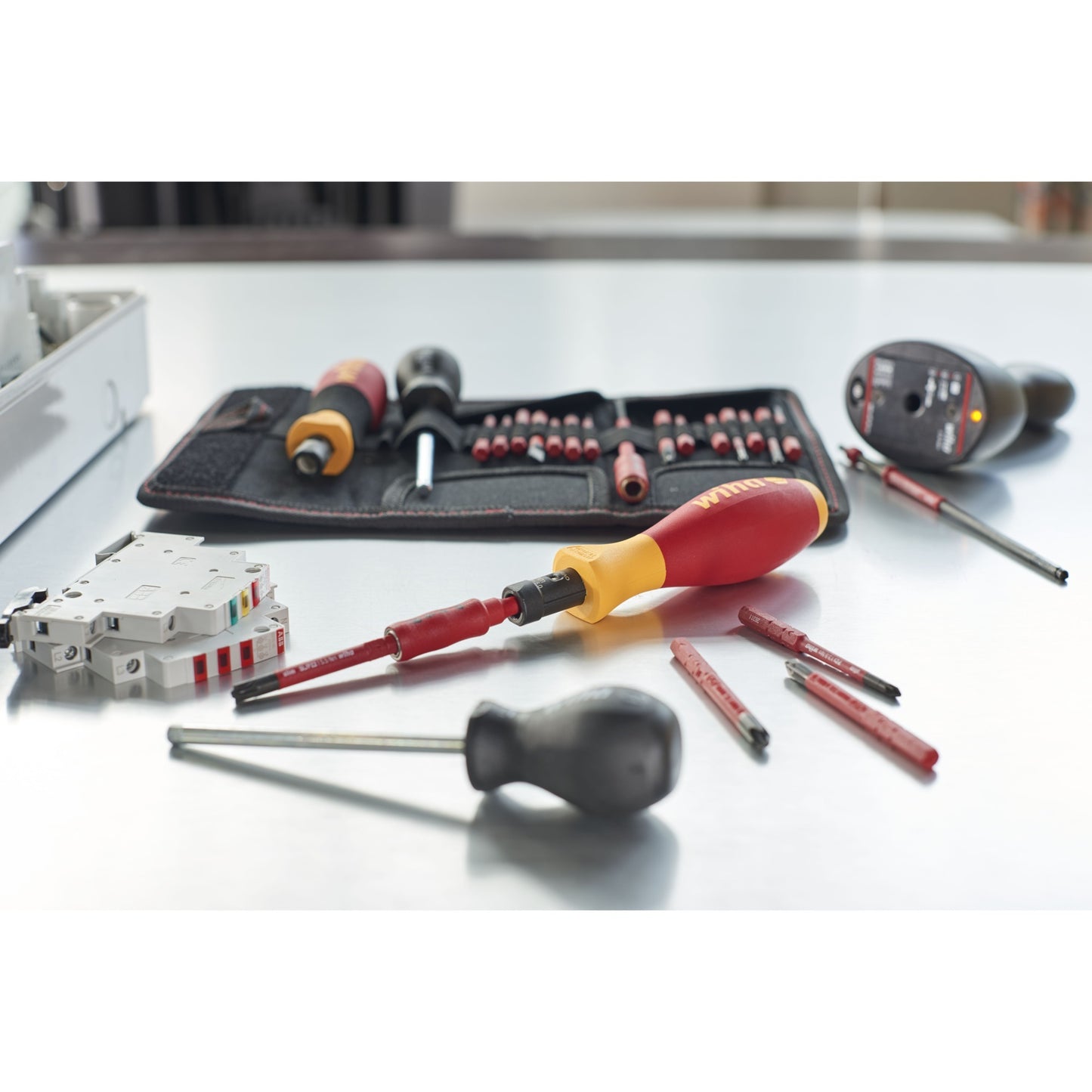 Wiha momentschroevendraaierset torquevario-s electric (rood geel, 14-delig, 0,8 - 5 nm)