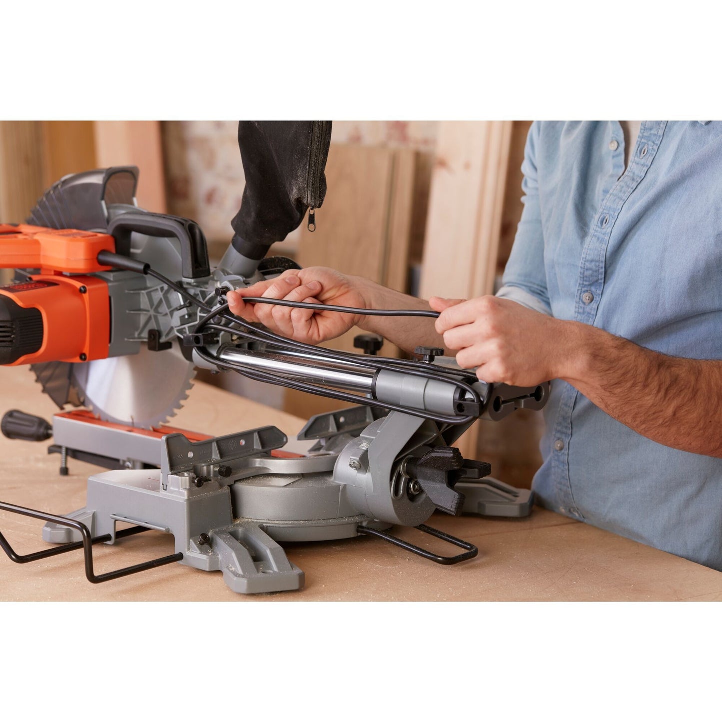 BLACK+DECKER 1600w 216mm afkort- en verstekzaag bes700-qs