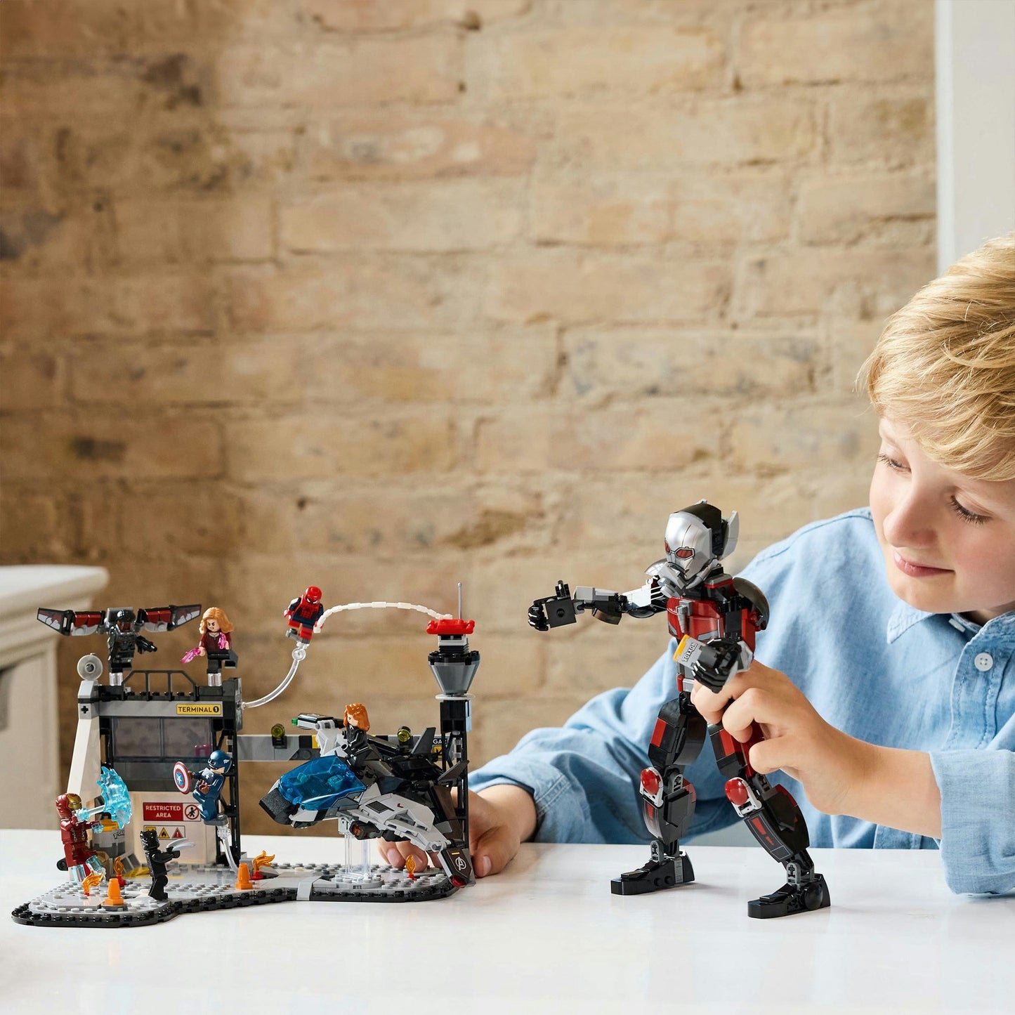 LEGO super heroes 76314 captain america civil war actiescene