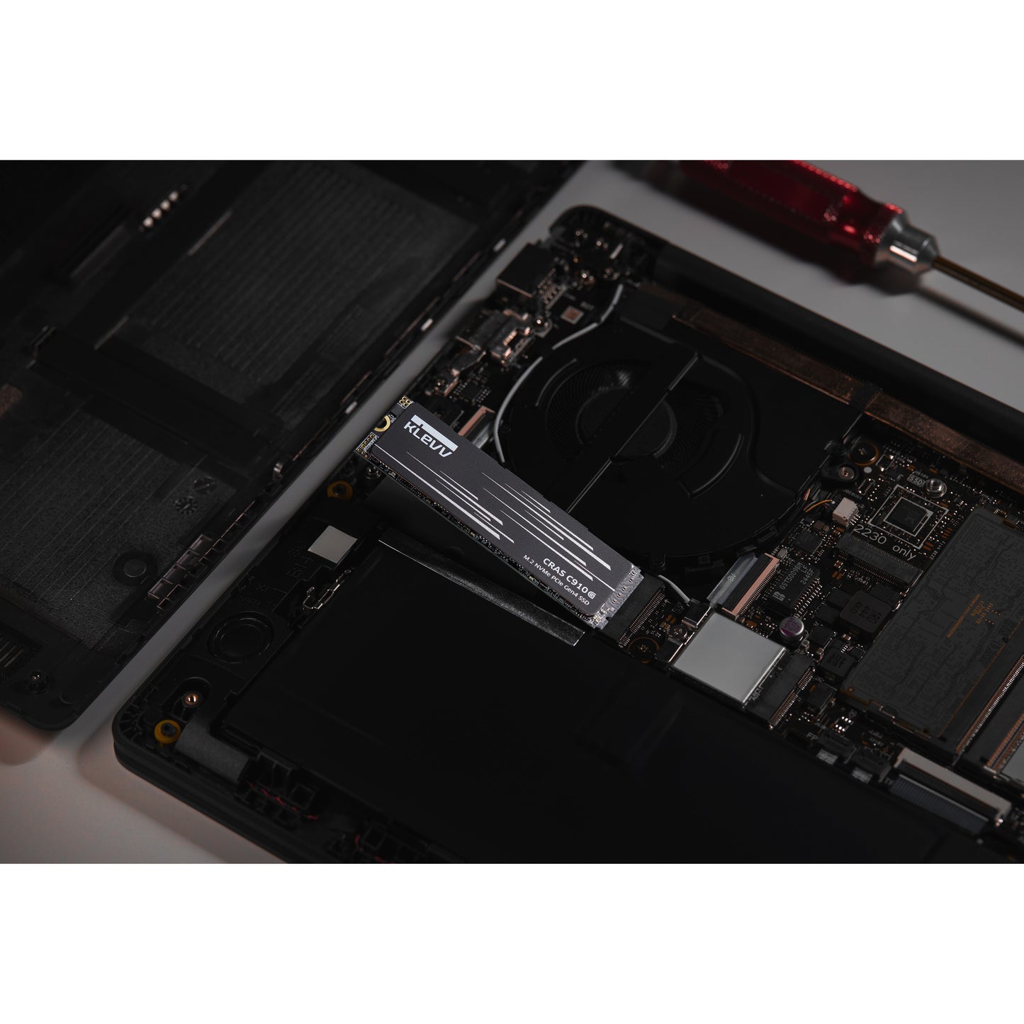 KLEVV cras c910g 4 tb ssd (zwart, k04tbm2sp0-10g, pcie gen 4.0 x4, nvme 2.0)