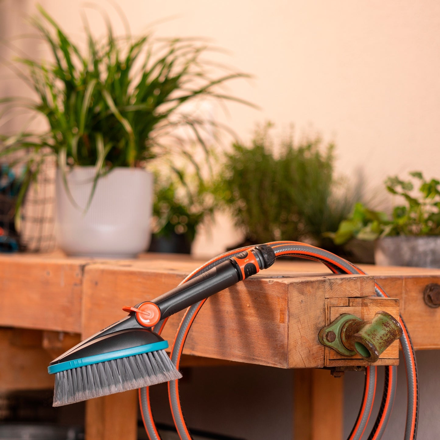 GARDENA cleansystem handborstel m zacht wasborstel (grijs turquoise, 18842-20, met slangaansluiting)
