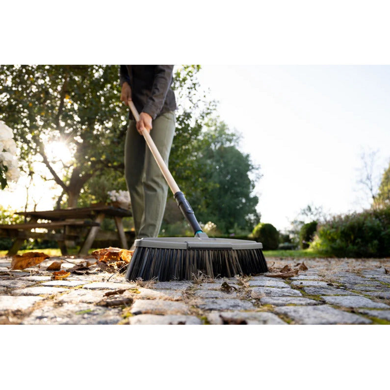 GARDENA pureline straatbezem fsc 100% (houtkleur zwart, 17311-20)