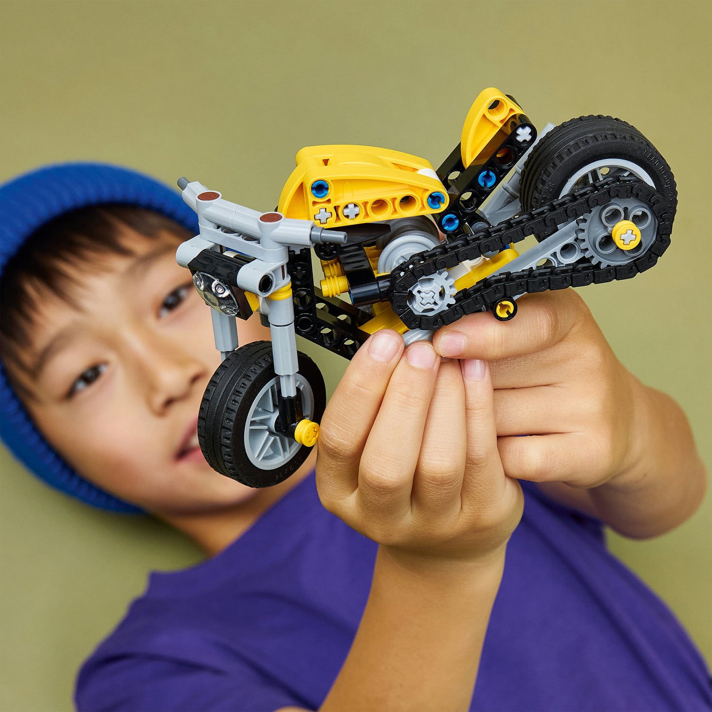 LEGO technic 42225 gele motor