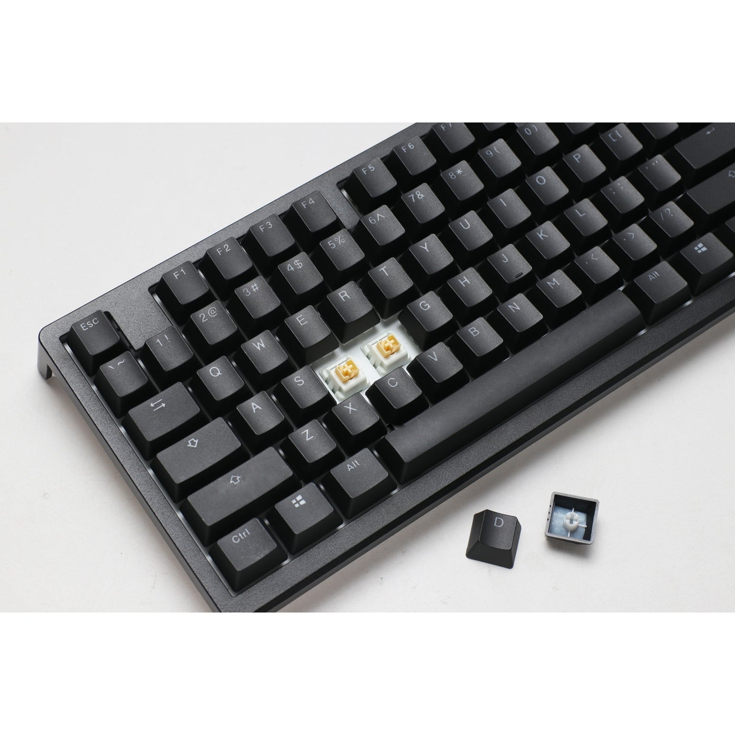 Ducky zero 6108 classic black rgb mechanisch gaming toetsenbord (zwart, us lay-out (qwerty), cherry mx2a blue, 100%, rgb leds, double-shot pbt, hot swap, 2.4ghz | bluetooth | usb-c)