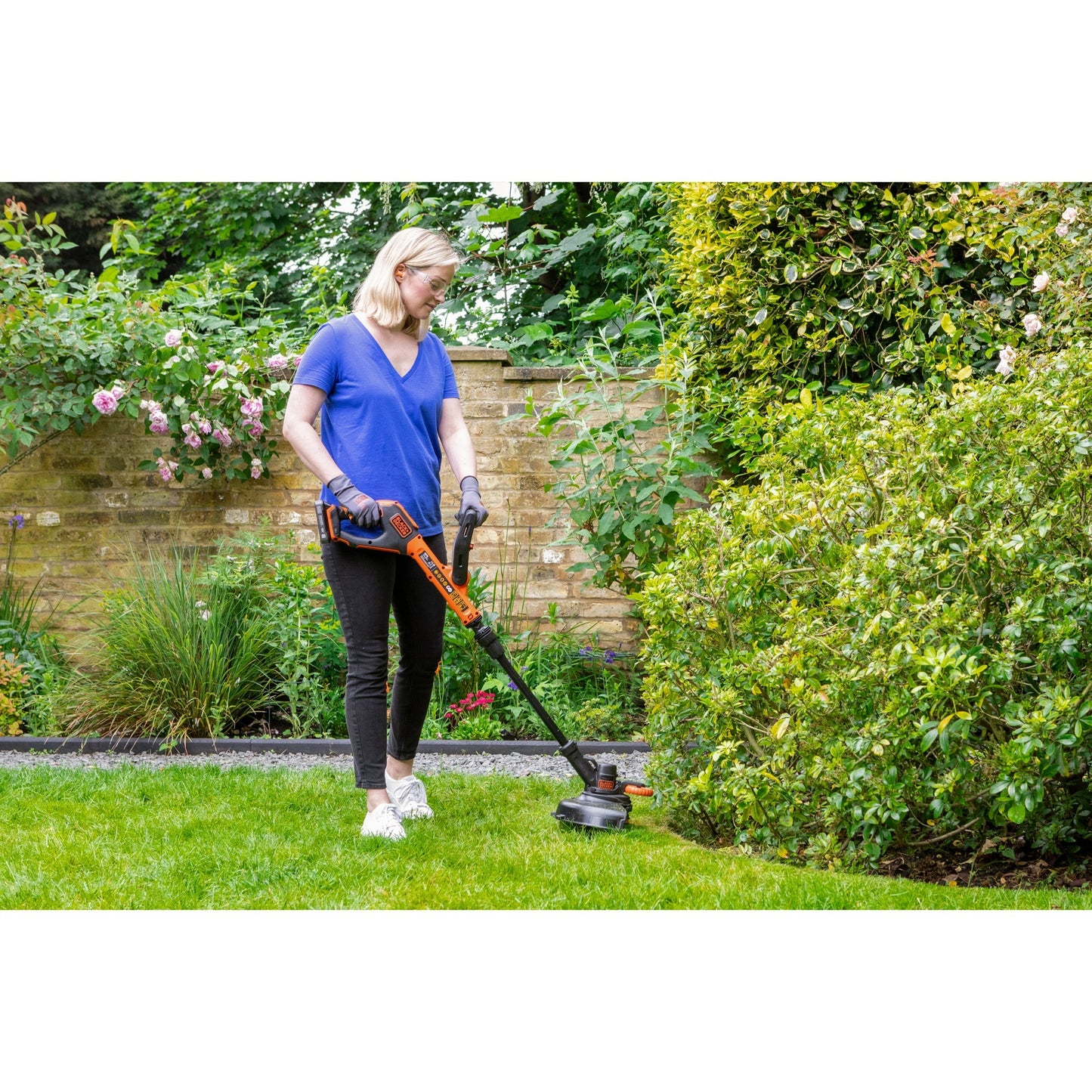 BLACK+DECKER 18v trimmer met 2 messen en accu grastrimmer (zwart oranje, 25 cm, accu inbegrepen)