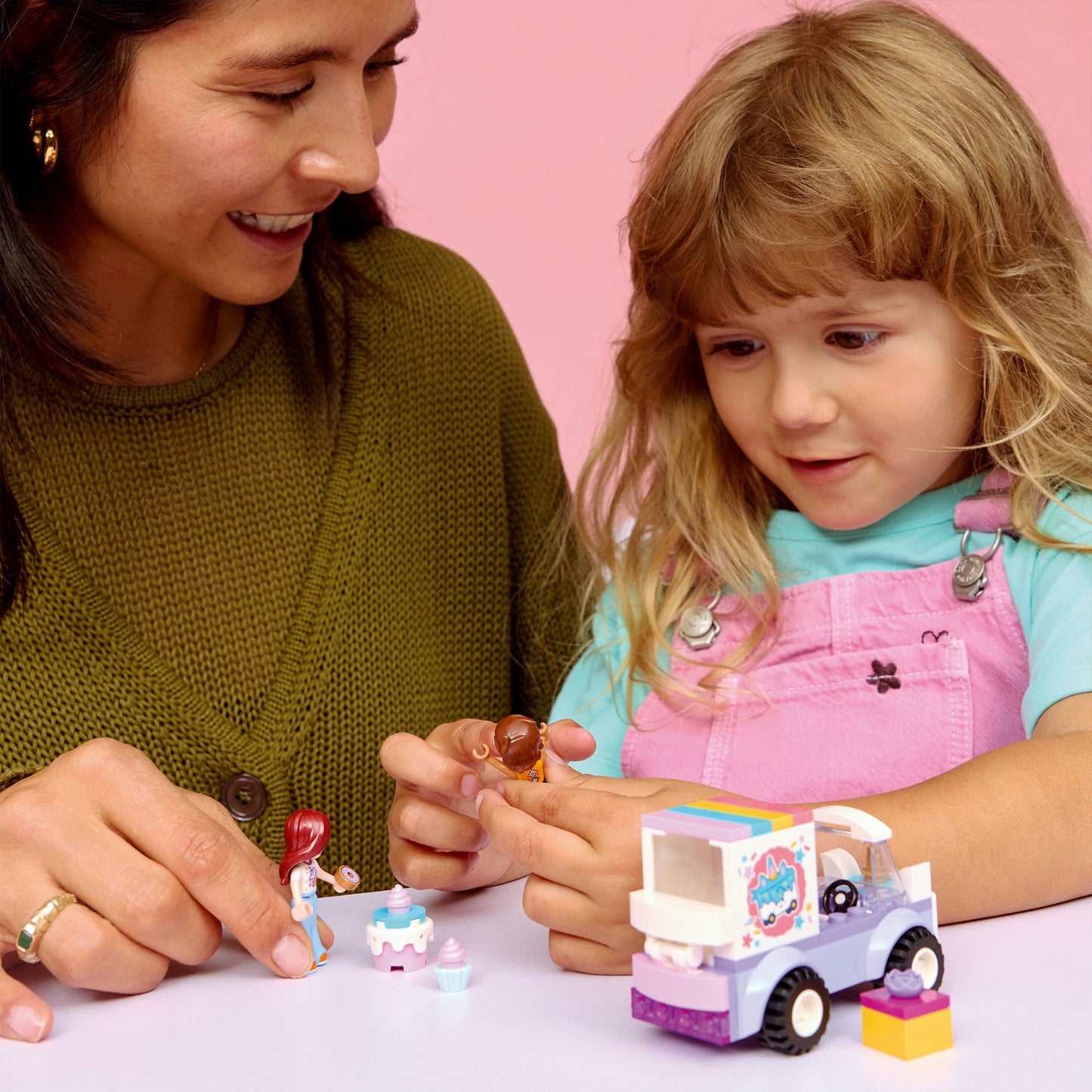 LEGO friends 42675 eenhoorn taartenbezorgauto
