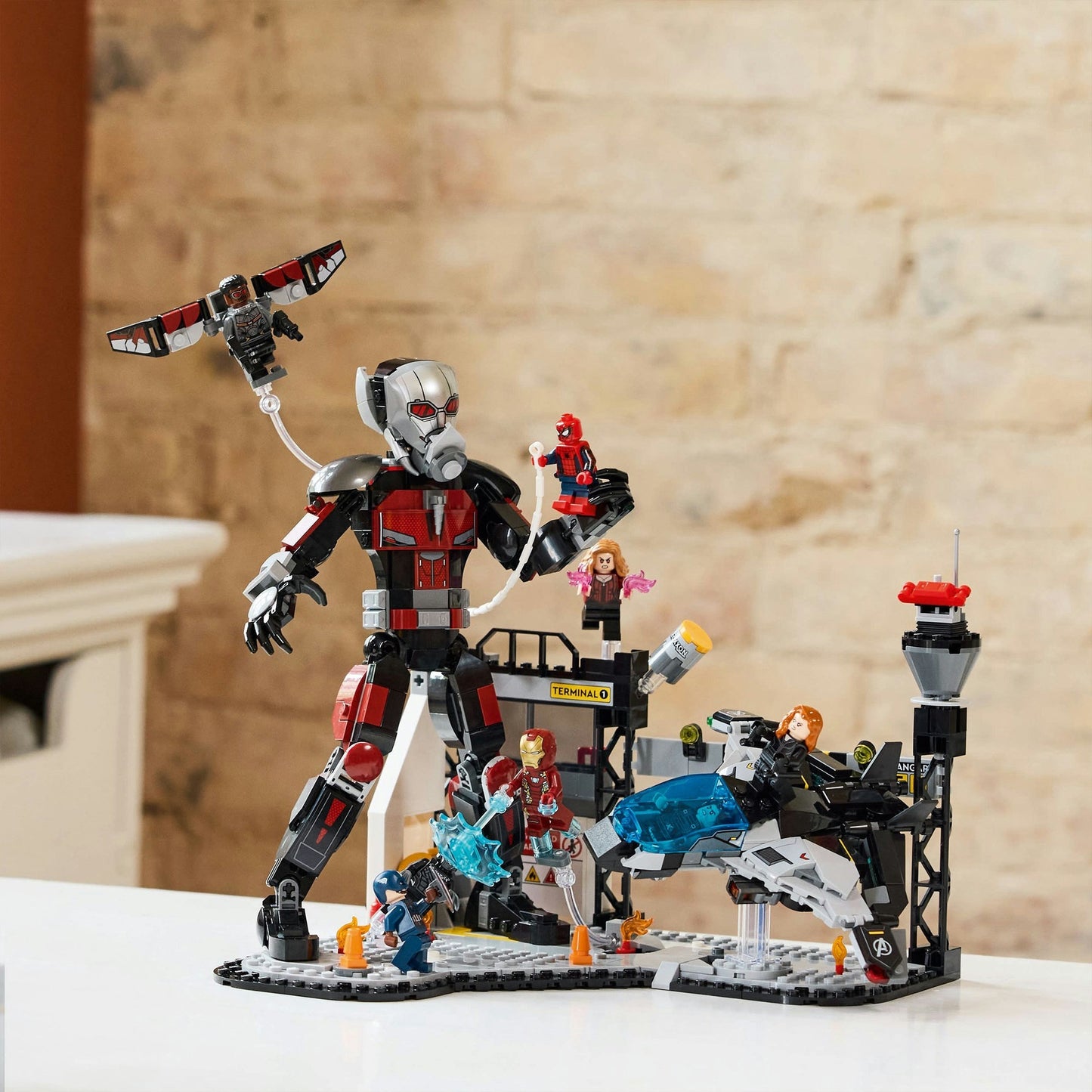 LEGO super heroes 76314 captain america civil war actiescene