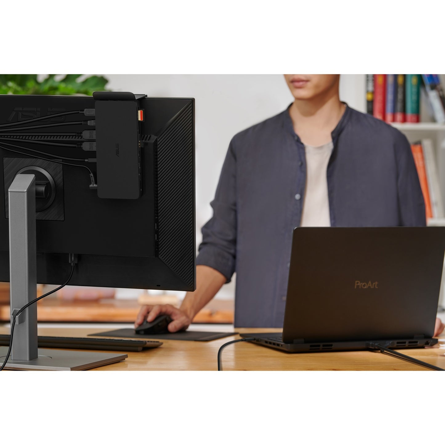 ASUS triple 4k thunderbolt 4 dock dc500 dockingstation (zwart)