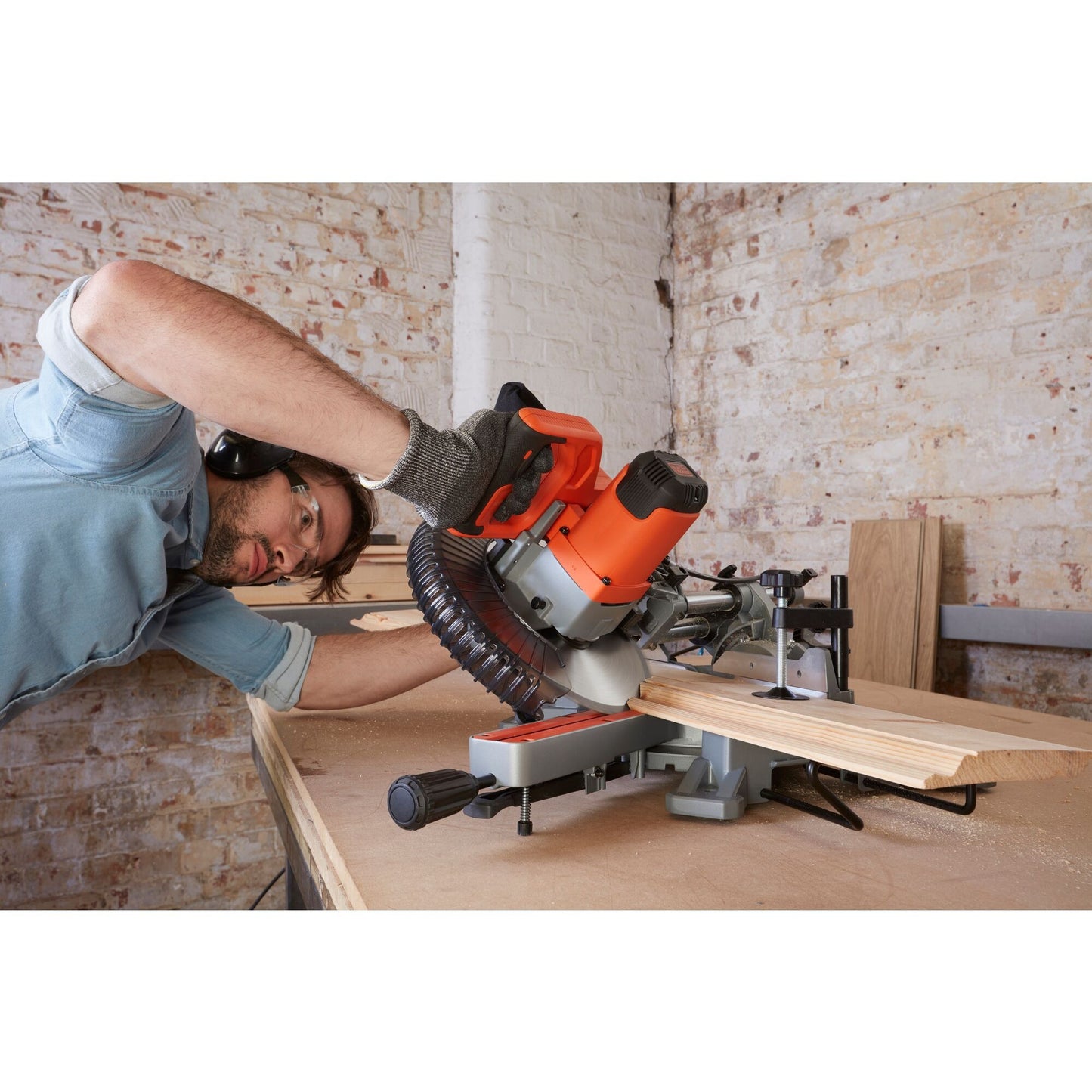 BLACK+DECKER 1600w 216mm afkort- en verstekzaag bes700-qs