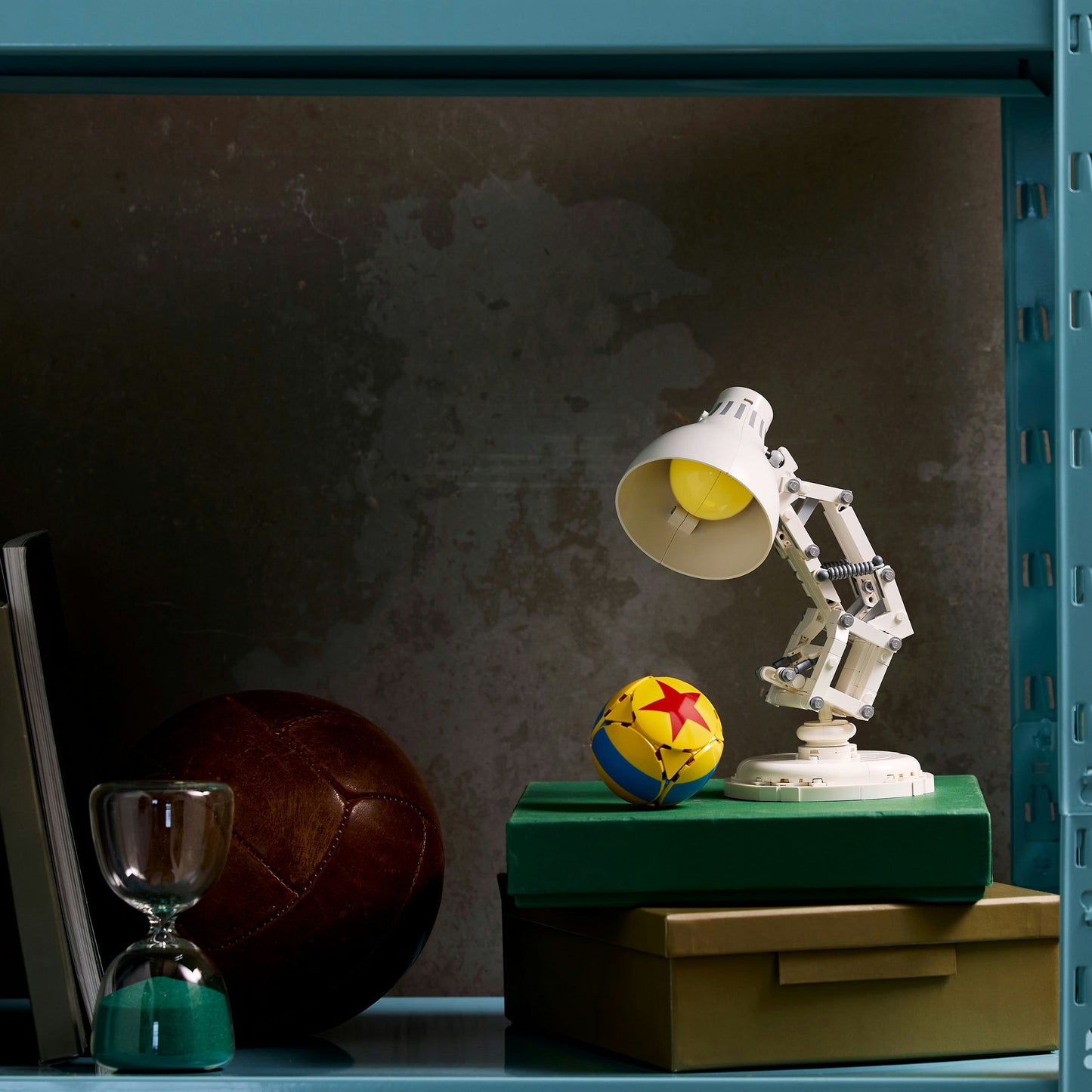 LEGO ideas 21357 disney pixar luxo jr.