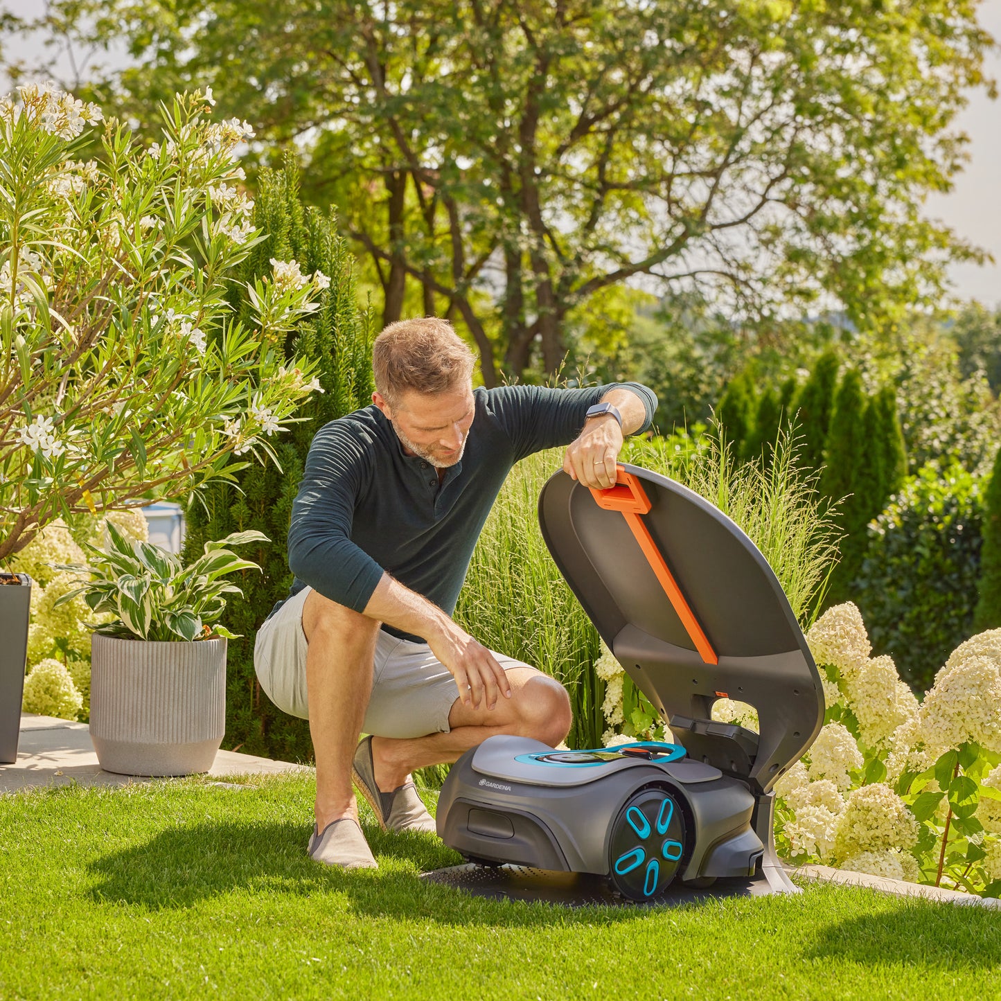 GARDENA sileno robotmaaiergarage voor sileno pro max free afdak (grijs oranje)