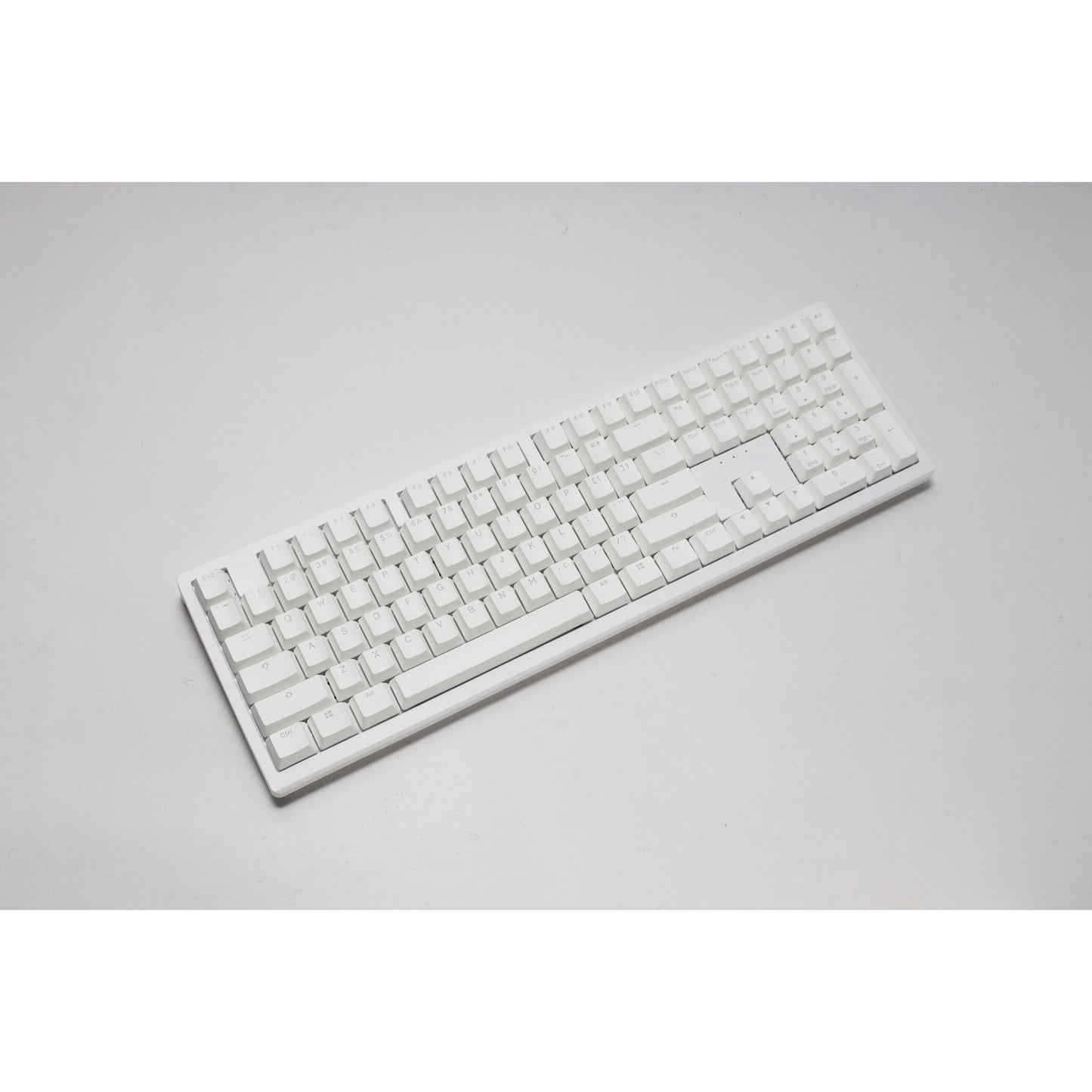 Ducky zero 6108 pure white rgb mechanisch gaming toetsenbord (wit, us lay-out (qwerty), cherry mx2a red, 100%, rgb leds, double-shot pbt, hot swap, 2.4ghz | bluetooth | usb-c)