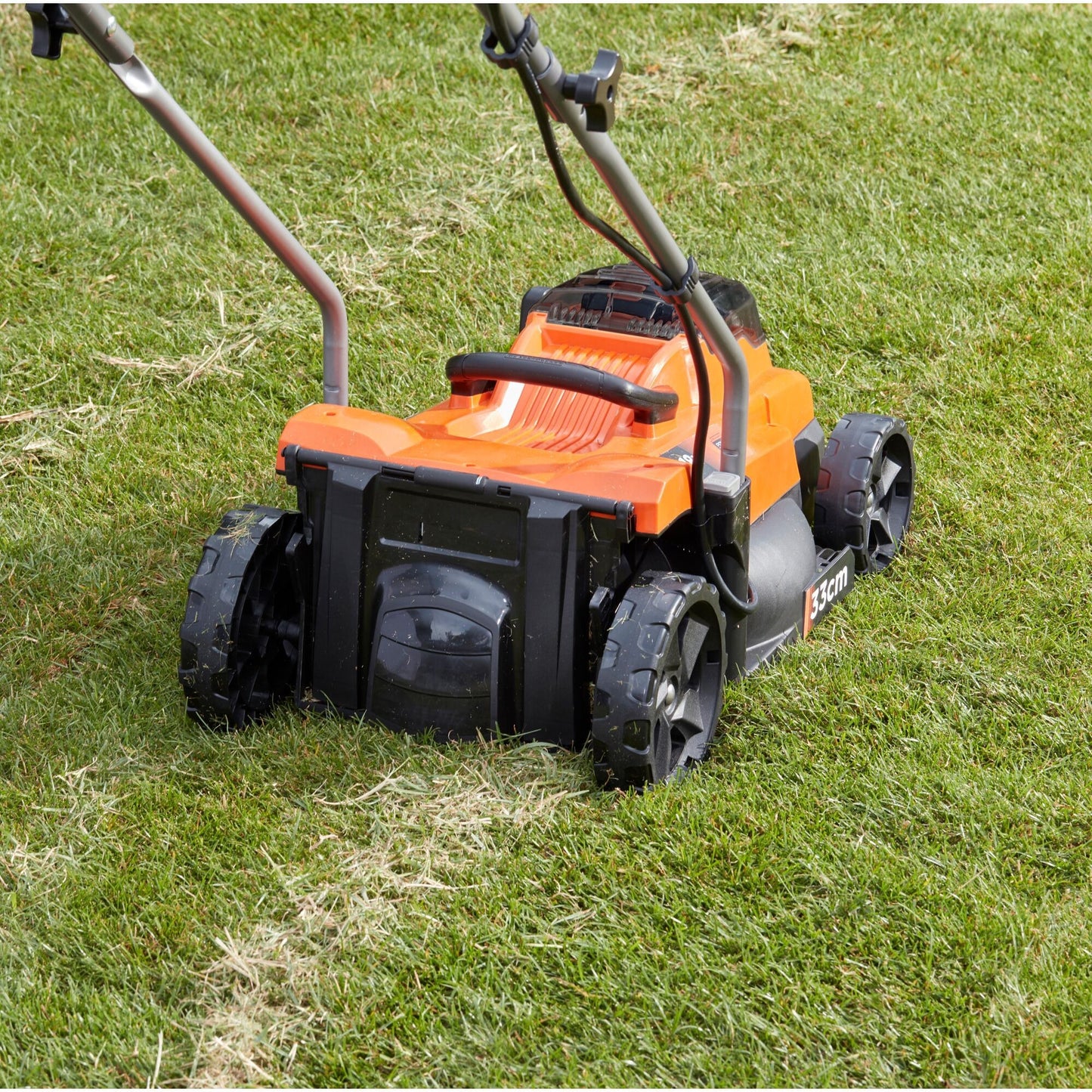 BLACK+DECKER bcmw3318l2-qw 2x 18v grasmaaier (oranje zwart, 2x 18v 2.5ah accu en oplader inbegrepen)