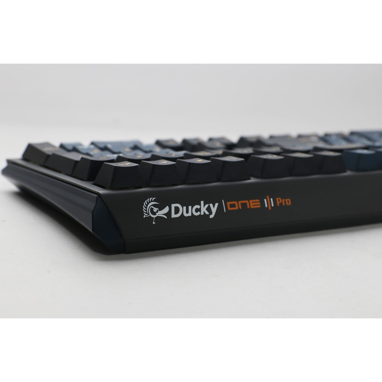 Ducky one 3 pro rgb mechanisch gaming toetsenbord (zwart, us lay-out (qwerty), cherry mx2a brown, 100%, rgb led, double-shot pbt, quack mechanics, hot swap)