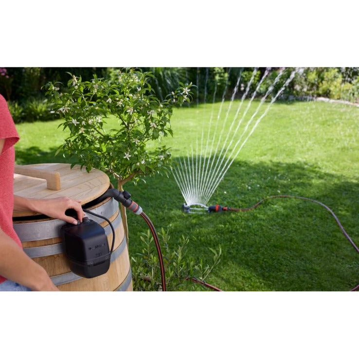 GARDENA accu regentonpomp 2400 comfortautomatic 18v p4a gebruiksklare set incl. accu en oplader (donkergrijs zwart, 14605-20 | pomp | accu | oplader | buis en aansluiting)