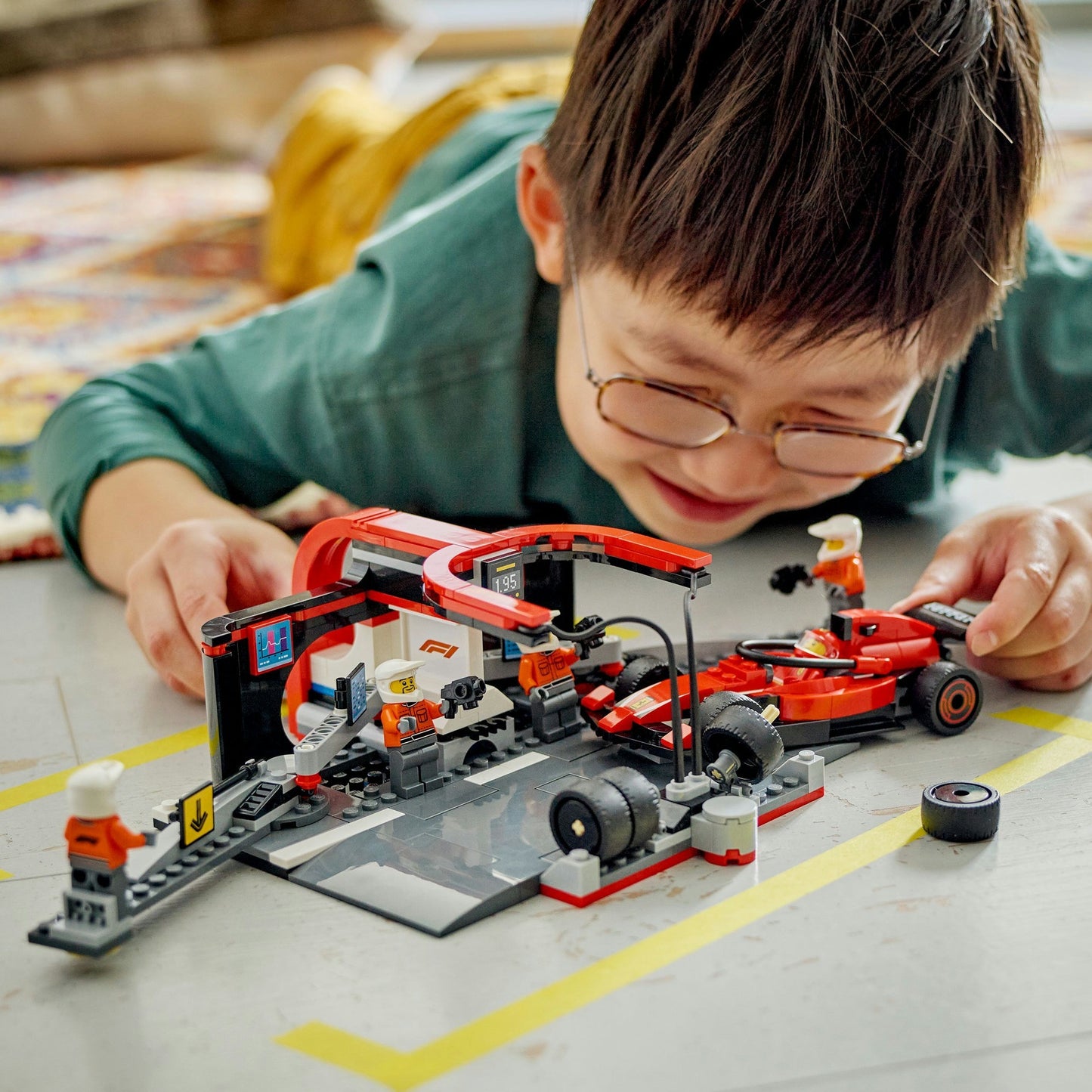 LEGO city 60443 f1 pitstop en pitcrew met ferrari auto